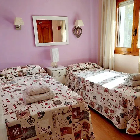 Villa Totalmente Independiente Con Piscina Comunitaria *